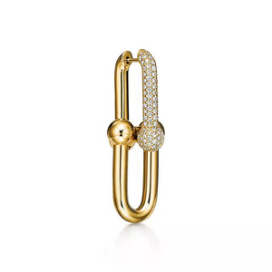 Pendientes colgantes con forma de U esculpida y diamantes redondos cultivados en laboratorio - Product Image 1