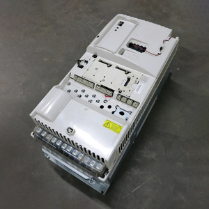 ACS880-07-1950A-7B055H359 Sistema de Variador de Frecuencia de Ultra Capacidad, de Alto Rendimiento y Montado en Gabinete - Product Image 6