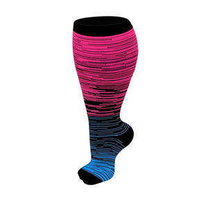 Chaussettes de sport pour hommes et femmes en gros, chaussettes athlétiques personnalisées pour activités de plein air, course à pied et randonnée - Product Image 2