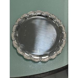 Assiette de présentation en laiton, style floral, taille et design personnalisés, assiettes métalliques décoratives rondes argentées, prix de gros - Product Image 1