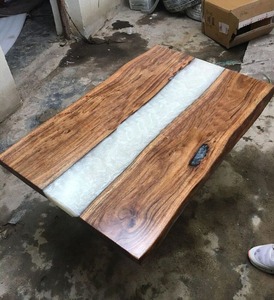 Améliorez votre espace de vie : Notre table à manger en résine à bord naturel, fabriquée à la main, moderne, extensible, écologique et durable, idéale pour l'entrée d'un hôtel - Product Image 3