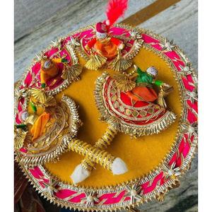 Juego de Thali para Puja Gota Patti Rajasthani Hecho a Mano - Decoración de Boda con Marionetas Kathputli - Plato Decorativo Tradicional Indio para Fiestas - Product Image 1
