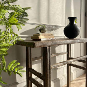 Petite console en bois massif antique, table de canapé étroite rustique vintage, meuble d'entrée en bois vieilli pour salon, chambre et salle à manger - Product Image 2