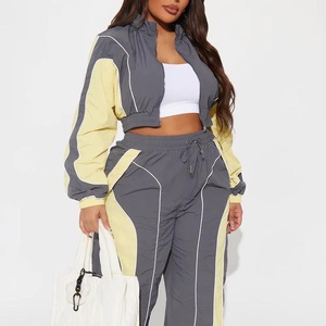 Ensemble de survêtement gris et jaune pour femme, style sportif décontracté à capuche et manches longues, coupe ample avec poches latérales, idéal pour le printemps - Product Image 5