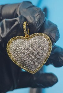 Colgante con forma de corazón, estilo hip hop, con incrustaciones de moissanita, para mujer, de plata 925, ideal para regalo de cumpleaños. - Product Image 2