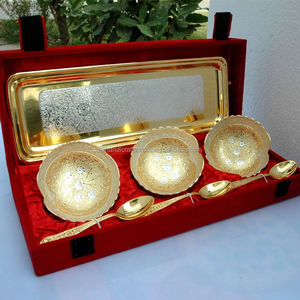 Juego de 2 Tazas de Té de Latón Plateado en Oro y Plata con Platos y Cucharas en Caja Roja - Artesanía Ali - Product Image 4
