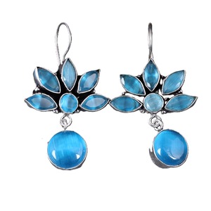 Pendientes de Aro Étnicos Boho para Mujer |   Joyería llamativa de latón con circonitas y diseño floral tribal, con baño de plata - Product Image 1