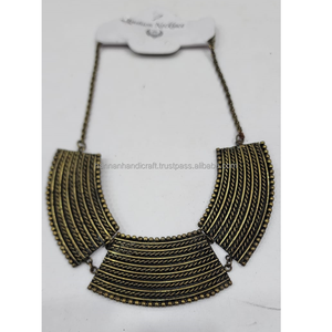 Collier en perles de résine au design attrayant pour femmes, dames et filles - Bijoux de mode personnalisés, best-sellers - Product Image 5