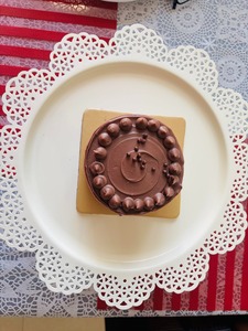 Elegant <b>White</b> Round <b>Cake</b> Display <b>Stand</b> Decorative Metal Pedestal with Floral Border for Premium Dessert Presentation and Home - Product Image 4