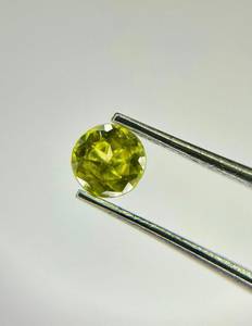 Pierre précieuse sphène naturelle de 4 mm, couleur changeante, taille ronde facettée. - Product Image 2