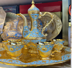 Majestueuse carafe dorée en forme de poire avec mosaïque bleue et tasses assorties. Disponible à prix de gros - Product Image 2