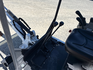 Mini-excavatrice 319K de 2009, conçue pour les travaux de terrassement compacts et les applications utilitaires - Product Image 2