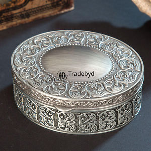 Caja de Almacenamiento de Metal Artesanal, Decoración de Mesa Premium de Tradebyd - Product Image 1