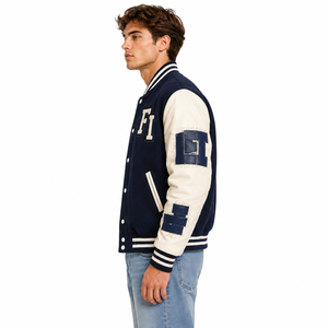 Veste de sport pour homme bleu marine avec patch lettres blanc sur la manche, coupe classique, col rabattu, veste tendance pour homme - Product Image 1