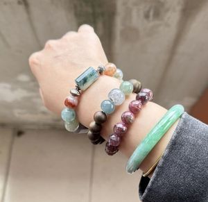 Pulsera de Resina Contemporánea con Patrones Artísticos Hechos a Mano, Accesorio Elegante para la Muñeca para Entusiastas de la Moda Moderna - Product Image 1