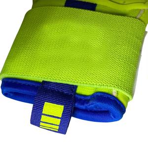 La paume texturée et les doigts flexibles offrent un contrôle stable lors des plongées avec les gants de gardien de but pour une utilisation quotidienne en match. - Product Image 5