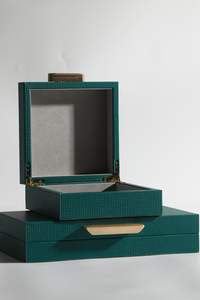 Élégante boîte de rangement double en velours royal avec accents de pompons, en métal durable, taille et couleur personnalisables pour l'organisation de bijoux - Product Image 5