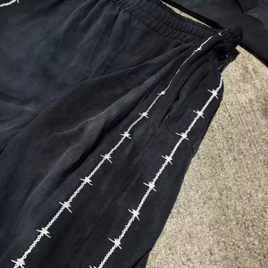 ชุดเซ็ตฮู้ดดี้และกางเกงขายาวทรงตรงแบบยีนส์ฟอกสีพิมพ์ลายปี 2026 ประดับคริสตัล ปักลาย แต่งดีเทลขาดๆ สำหรับผู้ชาย - Product Image 5