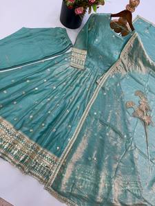 Tenue ethnique pour femme en soie lourde, richement brodée avec des sequins, ensemble trois pièces (robe, pantalon et dupatta) longueur ras du sol, extensible - Product Image 4
