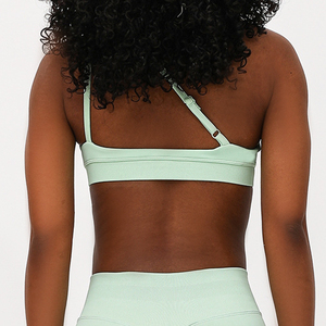 Soutien-gorge de sport asymétrique rose clair pour femme, sans armatures, sans coutures, avec bonnets profilés - Product Image 5