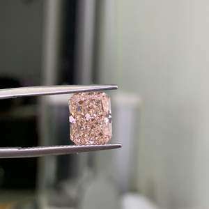 Diamants en vrac de laboratoire de 1,29 carat, taille Radiant, clarté VVS, certifiés IGI et GIA, roses, cultivés par CVD, pour la joaillerie - Vente en gros - Product Image 1