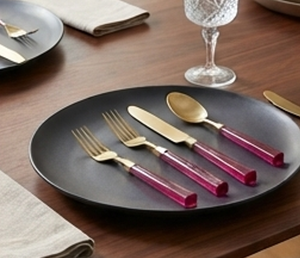 Ensemble de couverts modernes avec poignée rose plaquée or, fourchette, cuillère, couteau, compatibles lave-vaisselle, pour une table élégante - Product Image 4