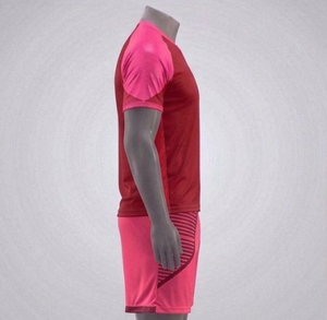 Ensemble de maillot de football pour homme, rouge et rose, col en V, manches courtes, polyester respirant, taille élastique, coupe athlétique, toutes saisons - Product Image 2
