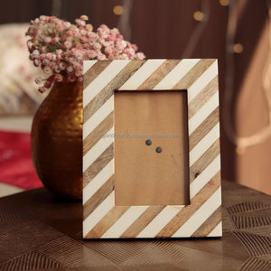 Cadre photo en bois avec incrustation de résine |   Cadre photo à rayures diagonales avec support chevalet pour table, décoration maison et hôtel, vente en gros - Product Image 5