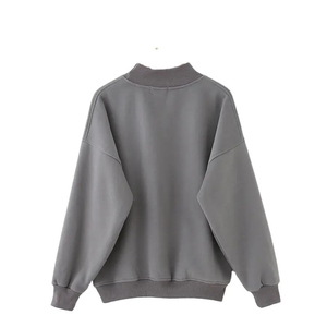 เสื้อสเวตเชิ้ตผู้หญิงปี 2026 ผ้าถักนิตติ้งคอตตอน ทรงหลวม ไหล่ตก แขนยาว คอเต่า รับผลิตแบบ OEM ODM สไตล์สตรีทโอเวอร์ไซส์ - Product Image 2