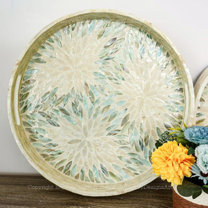 Plateau de service élégant et moderne en laque blanche nacre, écologique, durable, à imprimé floral, avec poignée légère, en coquille de Capiz, pour mariage - Product Image 4