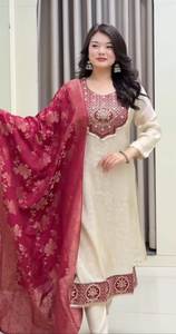 Ensemble de costume élégant en tissage Banarasi pur avec col brodé et dupatta en jacquard Zari - Product Image 3