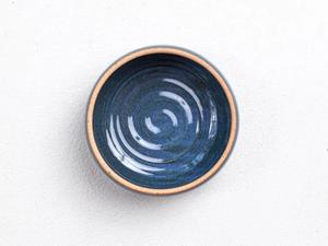 Bol à collation en céramique bleu sarcelle rustique, forme ronde compacte, finition artisanale, durable, sans danger pour les aliments, parfait pour les trempettes, les sauces et les desserts - Product Image 2