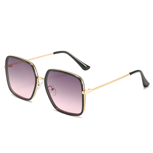 Gafas de Sol Cuadradas Grandes de Metal, Modernas y de Lujo, Lentes de PC con Protección UV400, Montura Completa Resistente y Ligera, para Uso en Exteriores, Modelo 2026 para Hombre y Mujer - Product Image 3