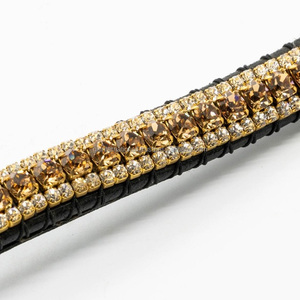 Frontal en cuir pour cheval, forme vague, avec logo personnalisé, fermoir à pression, orné de cristaux dorés et blancs faits main et de pierres incrustées de diamants. - Product Image 3