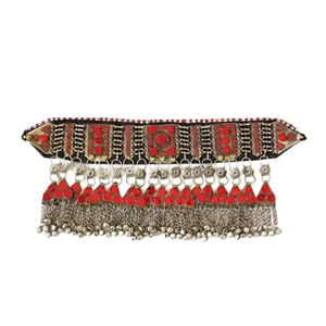 Magnifique collier pectoral afghan Kuchi de grande taille avec clochettes suspendues et accents de pierres rouges, bijoux tribaux traditionnels - Product Image 3
