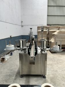 Machine d'étiquetage de bouteilles PET double face à grande vitesse, entièrement automatique, industrielle, pour autocollants plats, avec pompe à moteur – Meilleur prix - Product Image 5