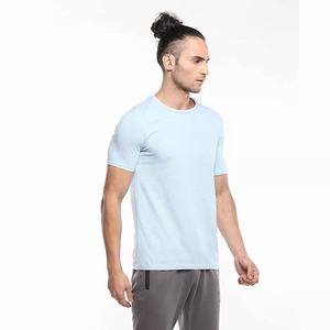 Camiseta de manga corta de alta calidad, personalizable, 100% algodón, con serigrafía personalizada para hombre. - Product Image 5