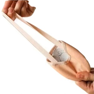 Chaussons de danse en cuir souple à bout pointu avec semelle en daim et sangle élastique, légers et flexibles, pour filles et femmes, vente en gros - Product Image 1