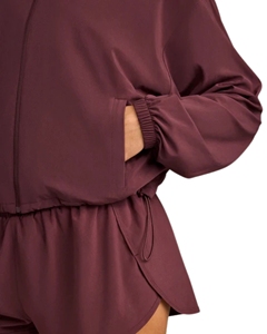 Veste coupe-vent légère et respirante pour femme, résistante à l'eau, avec fermeture éclair intégrale, col montant, fentes dorsales, coupe ample et ourlet à cordon de serrage - Product Image 6
