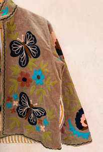 Chaqueta de terciopelo bordada inspirada en mariposas y granadas, estilo suzani, abrigo floral bohemio, blazer artesanal hecho a mano para invierno. - Product Image 5