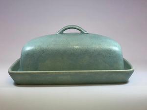 Pot à beurre de style vintage avec couvercle à poignée cintrée, plateau de service profond, finition émaillée lisse, élégant récipient à beurre pour comptoir de cuisine - Product Image 5