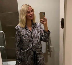 Ensemble de pyjama décontracté pour femmes à manches courtes, bordure blanche, coupe classique, 2 pièces, en satin, vêtements de nuit, saison printemps, taille élastique, respirant - Product Image 3