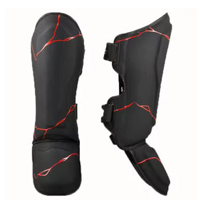 Protège-tibias sportifs légers avec design respirant et confortables pour une performance active - Product Image 1