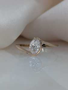 Anillo de Boda Curvo Único con Diamante Ovalado de 1.00CT Cultivado en Laboratorio, Diseño Especial CREATIVE CRAFT, Certificado IGI, Oro Sólido de 14K para Mujer - Product Image 6