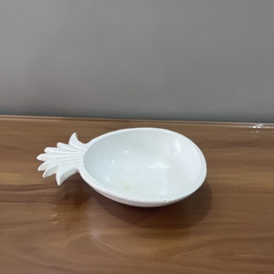 Bol en aluminium en forme d'ananas, plat de service décoratif, assiette à fruits, à collations et à desserts - Product Image 1