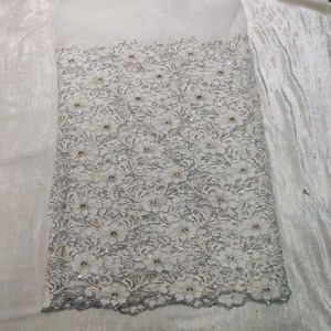 Tela de encaje nigeriana de alta costura, simplemente deslumbrante, con diseño floral y trabajo de bordado intrincado. - Product Image 1