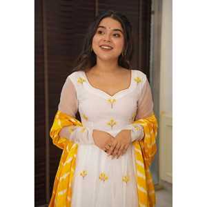 Ensemble de costume pour femme de qualité supérieure TANIYA'S, blanc, taille XS [34] - Product Image 2