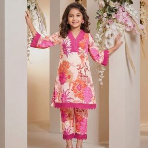 Conjunto de Top y Pantalón de Algodón Puro con Estampado Floral, Cuello en V, Encaje, Completamente Cosido, Informal para Niños, Listo para Usar, Precio al por Mayor por Royal Export - Product Image 1