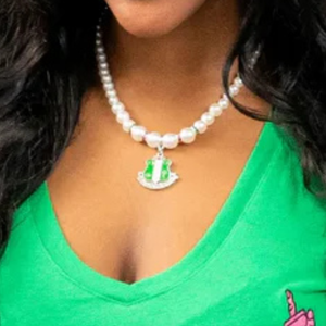 White Pearl Necklace with Green and Silver Shield Charm Plus Pearl Jewelry Gift Box Elegant Fashion Necklace for Women - Product Image 6