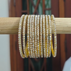 Ensemble de 16 bracelets de luxe en or et cristal, faits à la main, bijoux de mariage indiens traditionnels, certifiés par une tierce partie - Product Image 3